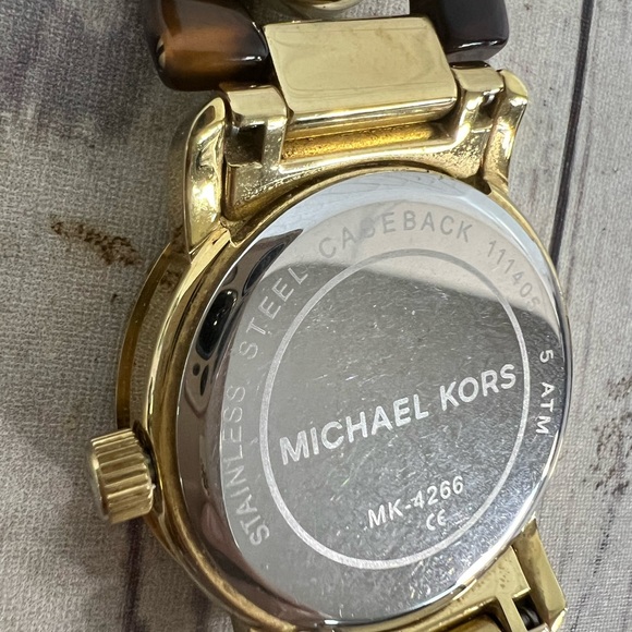 Michael Kors Runway Twist Gold Tone Acrylic Tortoise Chain Watch MK4266 WORKING - Picture 8 of 10
